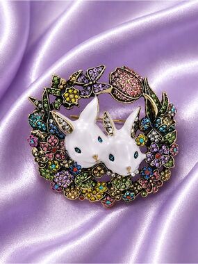 Cute White Floral Bunny Wreath Crystal Brooch